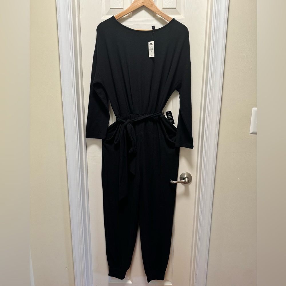 (NWT) Express. Small/Petite. Black Long sleeve tie waist jumpsuit.